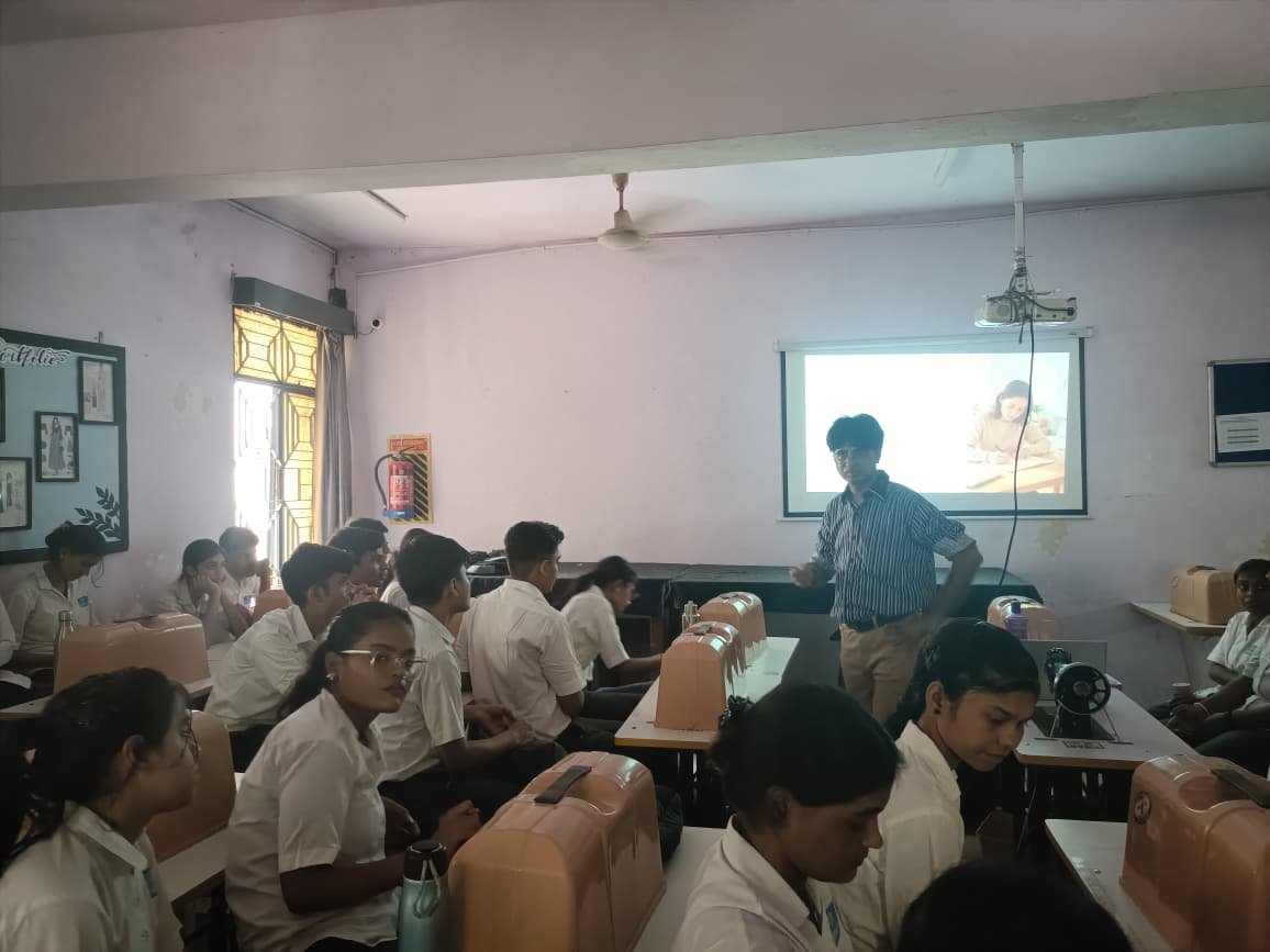 Rajeev Vashista conducting a workshop on overcoming distractions at Samuel Institution NGO, Lajpat Nagar Village
